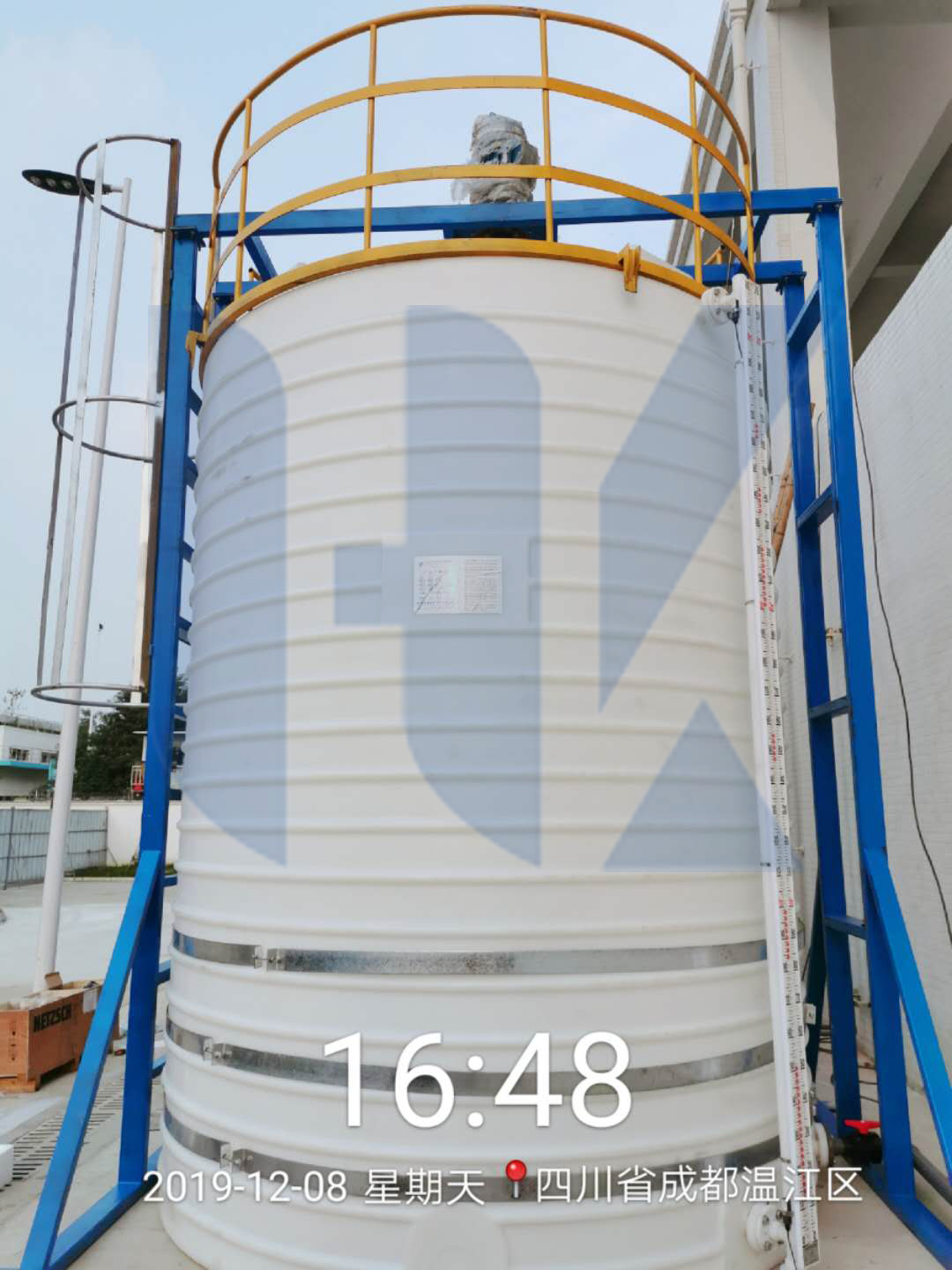 HK-四川成都某污水項(xiàng)目化工液體、大型溶藥中和儲(chǔ)罐-20噸pe防腐儲(chǔ)罐